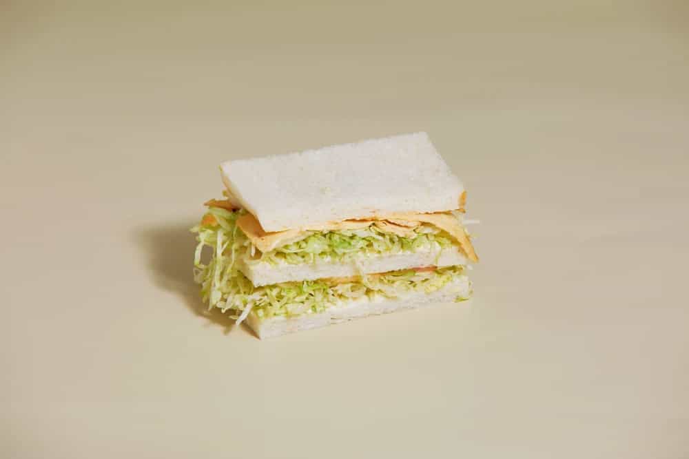 Sándwich de pollo y lechuga