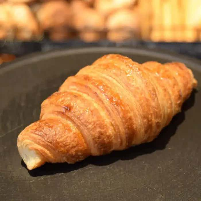 Croissant de mantequilla grande