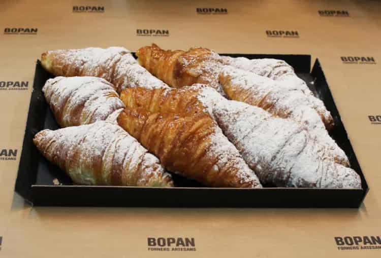 Bandeja croissant crema y fresa