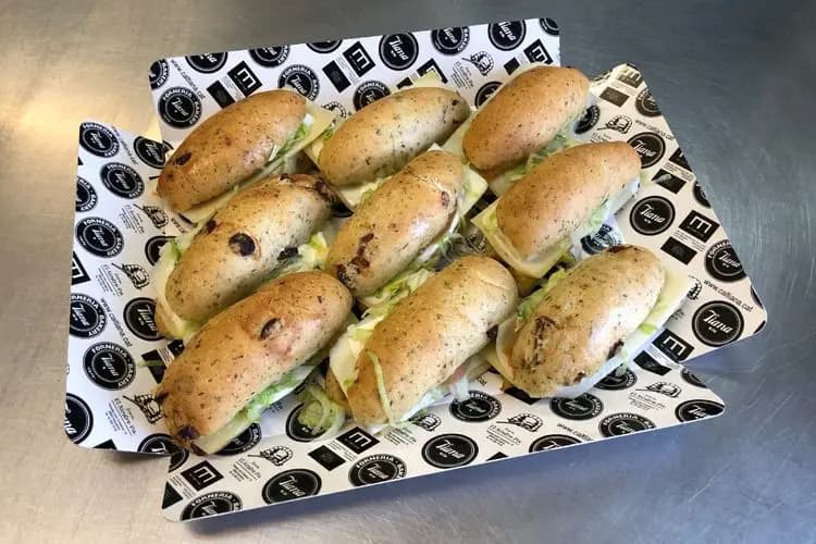 Mini bocadillos a los 3 quesos