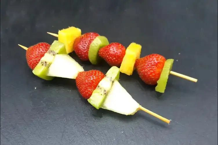 Brocheta de fruta