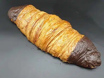 Croissant de chocolate negro grande