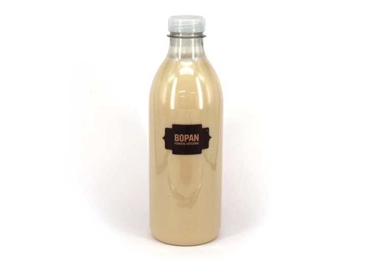 Botella de leche vegetal