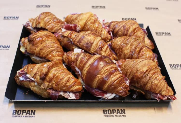 Bandeja croissants mini jamón ibérico